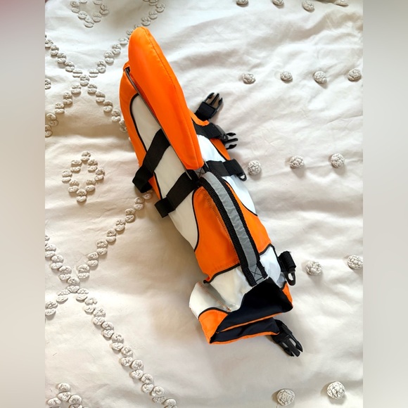 Clownfish Dog Life Vest - Picture 2 of 2